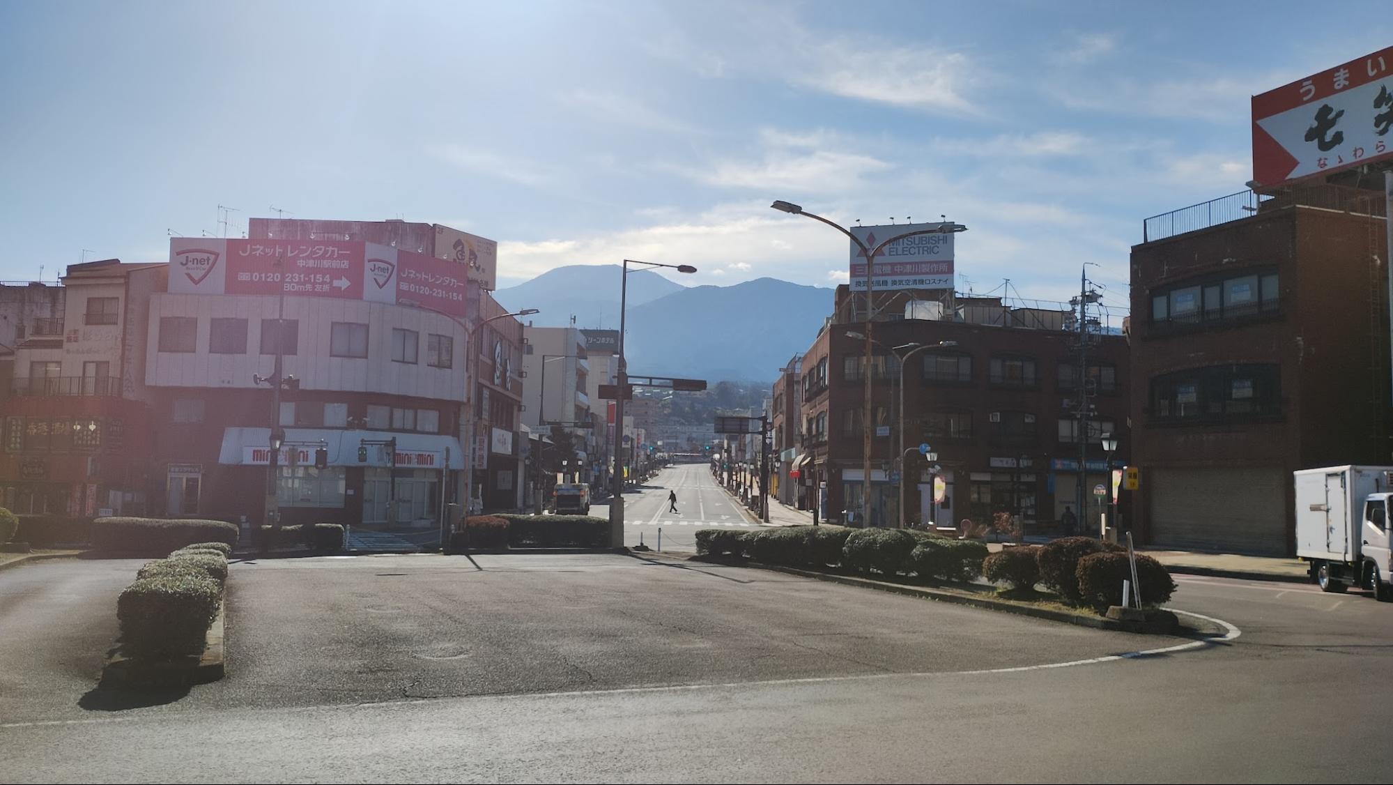 Mt. Ena and Maeyama seen from the front of Nakatsugawa Station