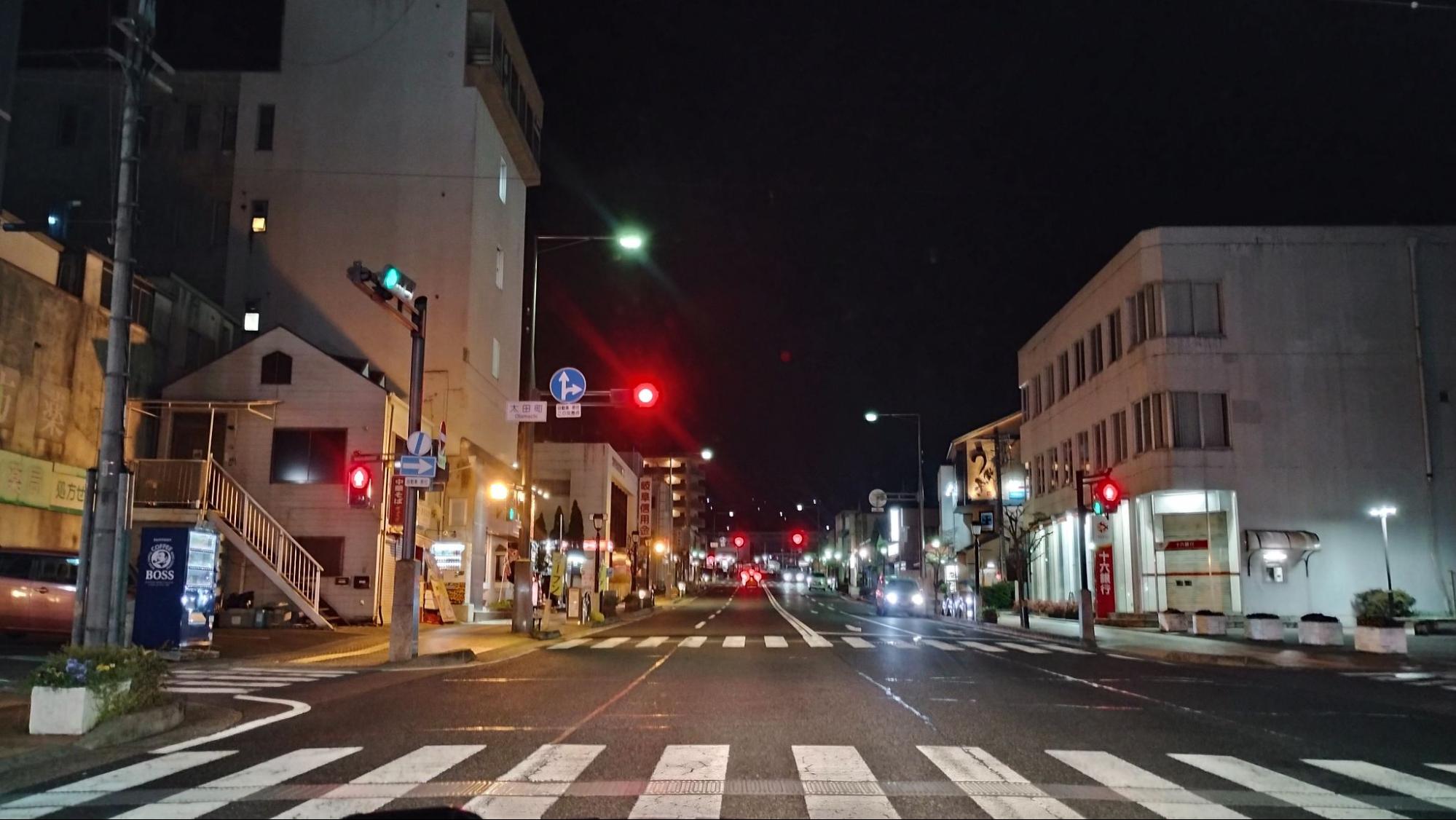 A street in Nakatsugawa at night