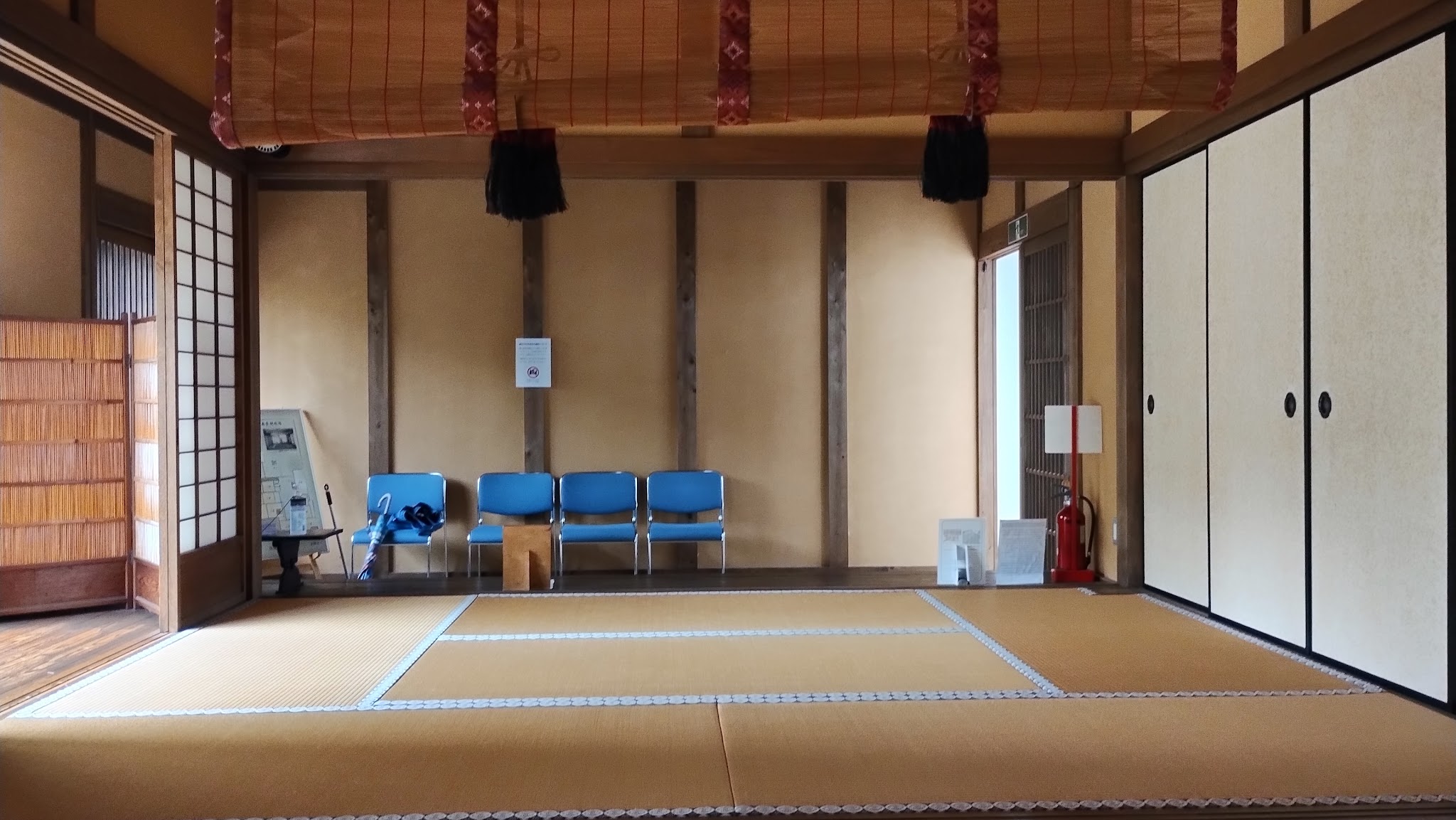 View across the tatami room from the jodan-no-ma