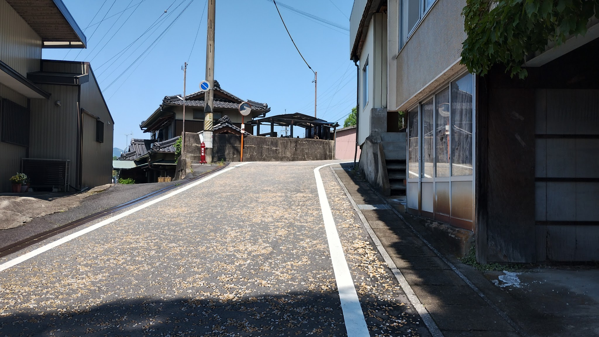 The steep Nakasendo road beside the kosatsuba